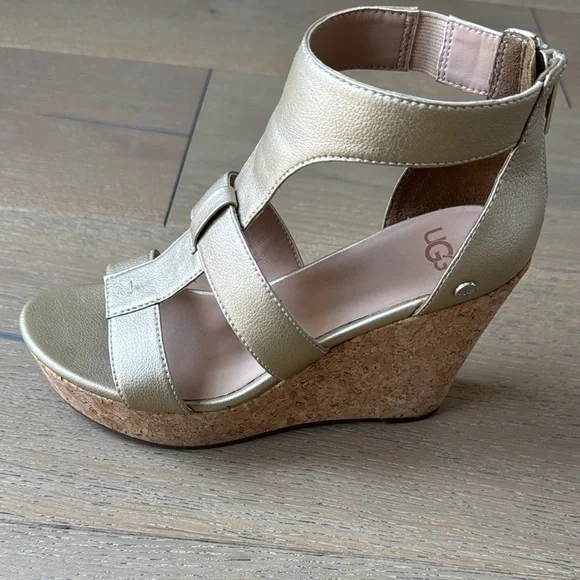 Elegant Gold Women's Sandal - Picture 7 of 11